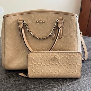 Beautiful Coach Purse with matching wallet!